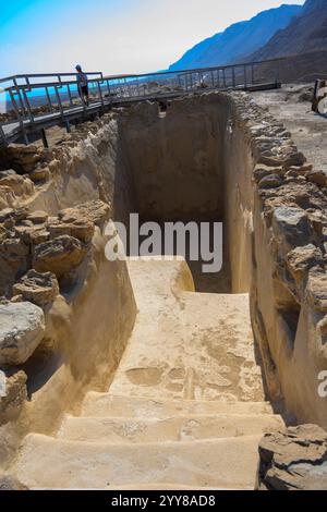 Citernes et réservoirs d'eau de la période du premier Temple au site archéologique de Qumran sur la rive de la mer morte, en Cisjordanie, Israël Qumran était inhab Banque D'Images