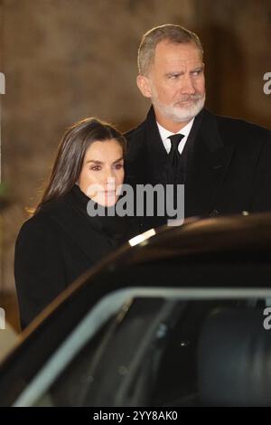 Le roi Felipe VI d'Espagne, la reine Letizia d'Espagne assiste à la messe pour ceux qui sont morts dans les inondations causées par la DANA à la cathédrale le 9 décembre 2024 à Valence, Espagne. Banque D'Images