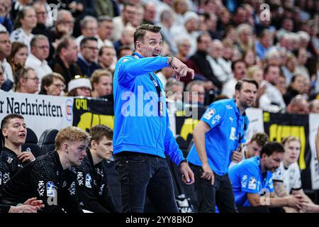 Kiel, Deutschland. 19 décembre 2024. Filip Jicha (THW Kiel, entraîneur) GER, THW Kiel vs. VfL Gummersbach, Handball, DHB-Pokal, Viertelfinale, saison 2024/2025, 19.12.2024 Foto : Eibner-Pressefoto/Marcel von Fehrn crédit : dpa/Alamy Live News Banque D'Images