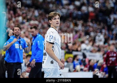 Kiel, Deutschland. 19 décembre 2024. Rune Dahmke (THW Kiel, #23) GER, THW Kiel vs. VfL Gummersbach, Handball, DHB-Pokal, Viertelfinale, saison 2024/2025, 19.12.2024 Foto : Eibner-Pressefoto/Marcel von Fehrn crédit : dpa/Alamy Live News Banque D'Images