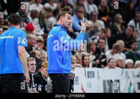 Kiel, Deutschland. 19 décembre 2024. Filip Jicha (THW Kiel, entraîneur) GER, THW Kiel vs. VfL Gummersbach, Handball, DHB-Pokal, Viertelfinale, saison 2024/2025, 19.12.2024 Foto : Eibner-Pressefoto/Marcel von Fehrn crédit : dpa/Alamy Live News Banque D'Images