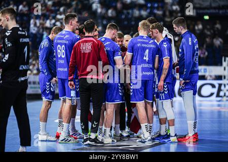 Kiel, Deutschland. 19 décembre 2024. VFL Gummersbach BEI Auszeit GER, THW Kiel v. V.S. VFL Gummersbach, Handball, DHB-Pokal, Viertelfinale, saison 2024/2025, 19.12.2024 Foto : Eibner-Pressefoto/Marcel von Fehrn crédit : dpa/Alamy Live News Banque D'Images