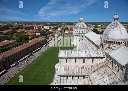 Place des miracles avec cathédrale à Pise, Toscane, Italie. Prise de la tour penchée Banque D'Images