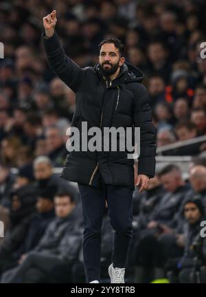 Londres, Royaume-Uni. 19 décembre 2024. Tottenham Hotspur v Manchester United - Quarter final - Carabao Cup - Tottenham Hotspur Stadium. Ruben Amorim, manager de Manchester United. Crédit photo : Mark pain / Alamy Live News Banque D'Images