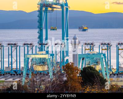 Grues passerelle dans le port de Rijeka Banque D'Images