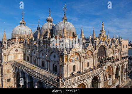 Part Basilica de Marc (Basilica di San Marco) dans la ville de Venise, Italie. Cathédrale patriarcale Basilique Saint-Marc. Église catholique avec Byzantin Banque D'Images