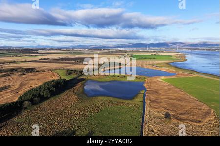 Vue aérienne par drone de Skinflats et de River Forth à Grangemouth en Écosse Banque D'Images