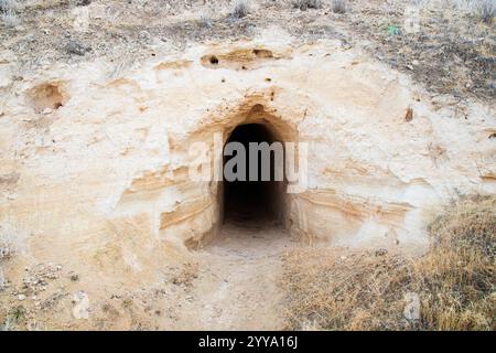 Entrée à une mine de talc abandonnée dans le désert du nord du Nevada juste à l'extérieur de la réserve Pyramid Lake Banque D'Images