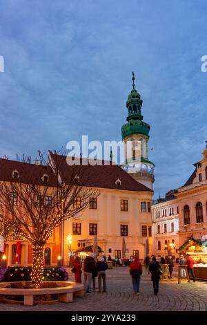 Sopron (Ödenburg?) : Tour de feu, Square Fö ter, marché de Noël à , Györ-Moson-Sopron, Hongrie Banque D'Images