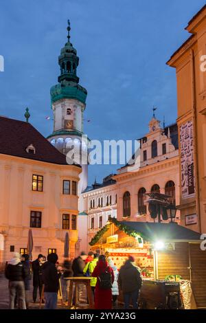 Sopron (Ödenburg?) : Tour de feu, Square Fö ter, marché de Noël à , Györ-Moson-Sopron, Hongrie Banque D'Images