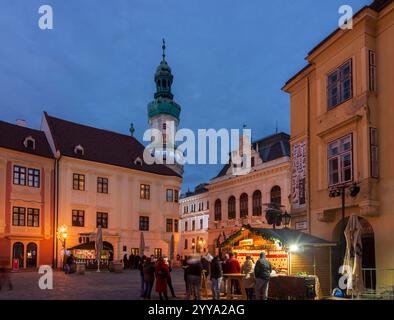 Tour Firewatch, Square Fö ter, marché de Noël Sopron Ödenburg Györ-Moson-Sopron Hongrie Banque D'Images