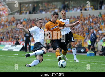 Matthew Jarvis de Wolverhampton Wanderers et Chris Baird de Fulham. Barclays premier League - Wolverhampton Wanderers v Fulham Banque D'Images