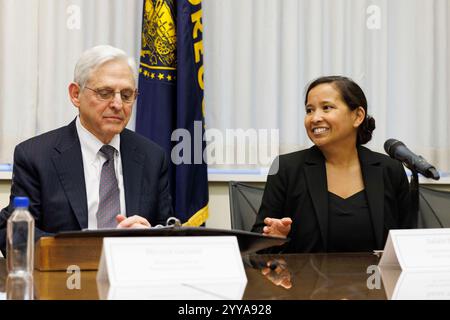 Portland, États-Unis. 20 décembre 2024. Le procureur général des États-Unis, Merrick B. Garland, s'est rendu à Portland, Oregon, le 20 décembre 2024, pour rencontrer le procureur général fédéral de l'Oregon, Natalie K. Wight, et de nombreux autres responsables locaux et fédéraux de l'application de la loi. (Photo de John Rudoff/Sipa USA) crédit : Sipa USA/Alamy Live News Banque D'Images