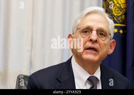 Portland, États-Unis. 20 décembre 2024. Le procureur général des États-Unis, Merrick B. Garland, s'est rendu à Portland, Oregon, le 20 décembre 2024, pour rencontrer le procureur général fédéral de l'Oregon, Natalie K. Wight, et de nombreux autres responsables locaux et fédéraux de l'application de la loi. (Photo de John Rudoff/Sipa USA) crédit : Sipa USA/Alamy Live News Banque D'Images