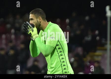 Salerne, Italie, 20 décembre 2024 Luca Lezzerini de Brescia Calcio gestes pendant le Soccer Serie B BKT entre US Salernitana 1919 vs Brescia Calcio :Agostino Gemito/ Alamy Live News Banque D'Images