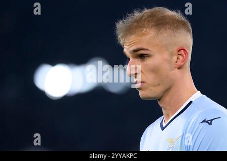 Gustav Isaksen du SS Lazio regarde pendant le match de football Serie A entre le SS Lazio et le FC Internazionale au stade Olimpico à Rome (Italie), le 16 décembre 2024. Banque D'Images