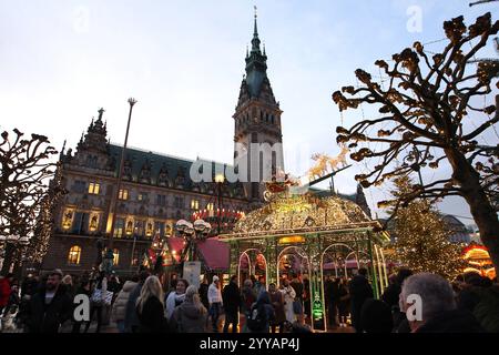 Roncalli s Historischer Weihnachtsmarkt auf dem Rathausmarkt vor dem Rathaus Hamburg. Altstadt Hambourg *** marché de Noël historique de Roncalli sur le Rathausmarkt en face de l'hôtel de ville de Hambourg vieille ville de Hambourg Banque D'Images