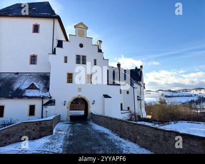 Château de Wolkenstein dans les monts miniers en hiver, Saxe, Allemagne Banque D'Images