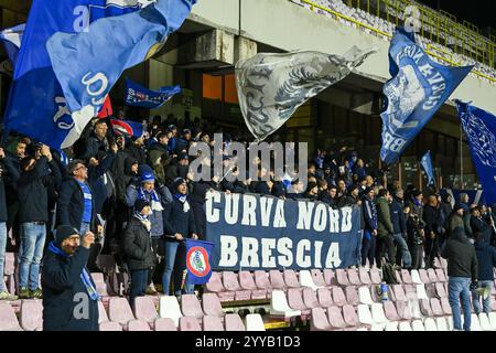 Salerne, Italie. 20 décembre 2024. Les supporters de Brescia Calcio lors du match de Serie B opposant l'US Salernitana à Brescia Calcio au Stadio Arechi, Salerne, Italie, le 20 décembre 2024. Crédit : Nicola Ianuale/Alamy Live News Banque D'Images