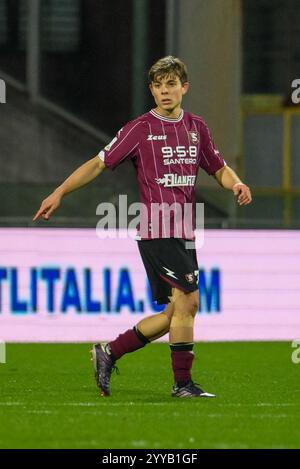 Salerne, Italie. 20 décembre 2024. Lorenzo Amatucci de l'US Salernitana fait des gestes lors du match de Serie B entre l'US Salernitana et Brescia Calcio au Stadio Arechi, Salerne, Italie, le 20 décembre 2024. Crédit : Nicola Ianuale/Alamy Live News Banque D'Images