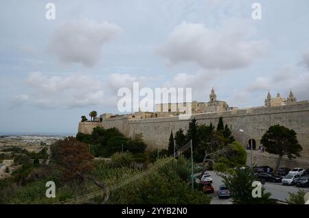 Église de l'Annonciation de notre-Dame, cathédrale de Paul, Mdina vue de Rabat, Malte, Europe Banque D'Images