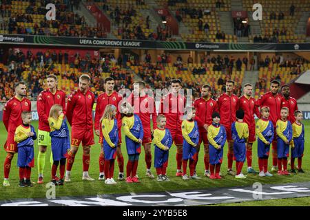 Bialystok, Pologne. 19 décembre 2024. Joueurs de Jagiellonia Bialystok vus lors du match de l'UEFA Conference League 2024/2025 entre Jagiellonia Bialystok - Olimpija Ljubljana à Chorten Arena (Bialystok). Score final ; Jagiellonia Bialystok 0:0 Olimpija Ljubljana crédit : SOPA images Limited/Alamy Live News Banque D'Images