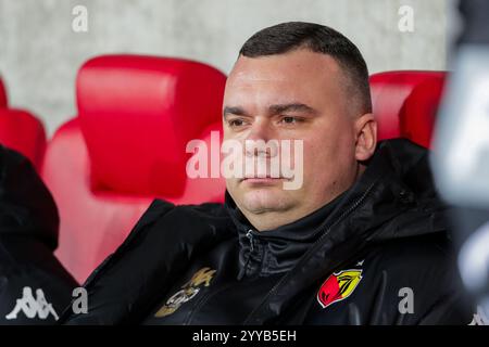 Bialystok, Pologne. 19 décembre 2024. L'entraîneur Artur Siemieniec de Jagiellonia Bialystok vu lors du match de l'UEFA Conference League 2024/2025 entre Jagiellonia Bialystok - Olimpija Ljubljana à Chorten Arena (Bialystok). Score final ; Jagiellonia Bialystok 0:0 Olimpija Ljubljana crédit : SOPA images Limited/Alamy Live News Banque D'Images