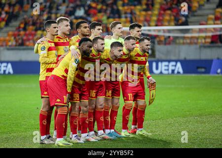 Bialystok, Pologne. 19 décembre 2024. Équipe de Jagiellonia Bialystok vue lors du match de l'UEFA Conference League 2024/2025 entre Jagiellonia Bialystok - Olimpija Ljubljana à Chorten Arena (Bialystok). Score final ; Jagiellonia Bialystok 0:0 Olimpija Ljubljana crédit : SOPA images Limited/Alamy Live News Banque D'Images