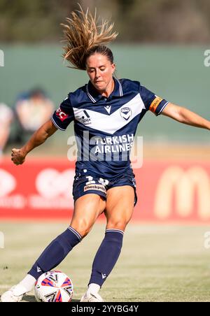 Canberra, Australie ; 21 décembre 2024 : Kayla Morrison du Melbourne Victory FC en action lors du match de la Ninja A-League Women Round 7 de 2024/25 entre le Canberra United FC et le Melbourne Victory FC au McKellar Park à Canberra, Australie, le 21 décembre 2024. (Crédit photo : Nick Strange/Fotonic/Alamy Live News) Banque D'Images