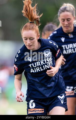 Canberra, Australie ; 21 décembre 2024 : le Beattie Goad du Melbourne Victory FC se réchauffe avant le match de la Ninja A-League Women Round 7 2024/25 entre le Canberra United FC et le Melbourne Victory FC au McKellar Park à Canberra, Australie, le 21 décembre 2024. (Crédit photo : Nick Strange/Fotonic/Alamy Live News) Banque D'Images