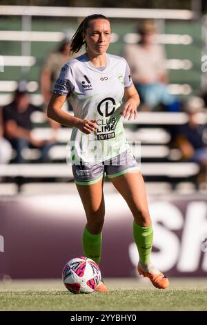 Canberra, Australie ; 21 décembre 2024 : Elizabeth Anton du Canberra United FC est photographiée lors du match de la Ninja A-League Women Round 7 de 2024/25 entre le Canberra United FC et le Melbourne Victory FC au McKellar Park à Canberra, Australie, le 21 décembre 2024. (Crédit photo : Nick Strange/Fotonic/Alamy Live News) Banque D'Images