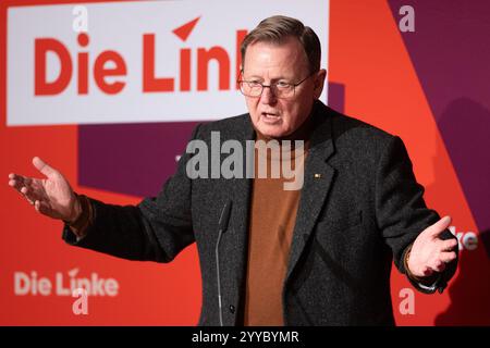 21 décembre 2024, Thuringe, Sömmerda : Bodo Ramelow (Die Linke), le principal candidat de son parti pour les élections fédérales de 2025, prend la parole lors de la conférence du parti de Die Linke Thüringen. Les délégués veulent dresser la liste des États pour les élections fédérales de 2025. Photo : Michael Reichel/dpa crédit : dpa Picture alliance/Alamy Live News Banque D'Images