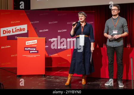 21 décembre 2024, Thuringe, Sömmerda : Christian Schaft et Ulrike grosse-Röthig, tous deux présidents d'État de Die Linke Thüringen, sont sur scène à la conférence du parti au Volkshaus. Les délégués veulent dresser la liste des États pour les élections fédérales de 2025. Photo : Michael Reichel/dpa crédit : dpa Picture alliance/Alamy Live News Banque D'Images