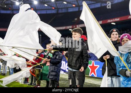 Rotterdam, pays-Bas. 21 décembre 2024. Rotterdam - Kameraadjes lors de la onzième manche de l'Azerion Vrouwen Eredivisie en saison 2024/2025. Le match se déroule entre Feyenoord V1 et PSV V1 au Stadion Feijenoord de Kuip le 21 décembre 2024 à Rotterdam, aux pays-Bas. Crédit : Box to Box Pictures/Alamy Live News Banque D'Images