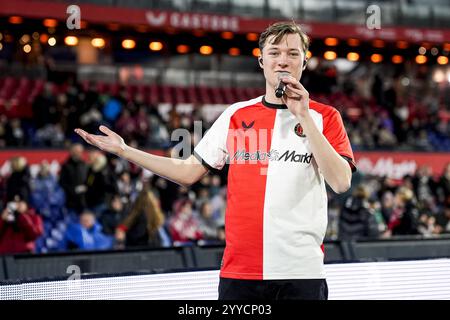 Rotterdam, pays-Bas. 21 décembre 2024. Rotterdam - chanteur lors de la onzième manche de l'Azerion Vrouwen Eredivisie en saison 2024/2025. Le match se déroule entre Feyenoord V1 et PSV V1 au Stadion Feijenoord de Kuip le 21 décembre 2024 à Rotterdam, aux pays-Bas. Crédit : Box to Box Pictures/Alamy Live News Banque D'Images