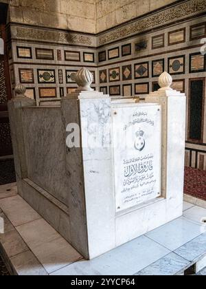 Tombe du roi Farouk Ier d'Égypte à l'intérieur de la mosquée al-Rifa'i au Caire, Égypte Banque D'Images