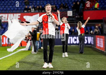 Rotterdam, pays-Bas. 21 décembre 2024. Rotterdam - chanteurs lors de la onzième manche de l'Azerion Vrouwen Eredivisie en saison 2024/2025. Le match se déroule entre Feyenoord V1 et PSV V1 au Stadion Feijenoord de Kuip le 21 décembre 2024 à Rotterdam, aux pays-Bas. Crédit : Box to Box Pictures/Alamy Live News Banque D'Images