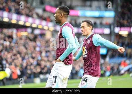 Burnley, Royaume-Uni. 21 décembre 2024. Jaidon Anthony de Burnley célèbre le but d'ouverture lors du match du Sky Bet Championship Burnley vs Watford à Turf Moor, Burnley, Royaume-Uni, le 21 décembre 2024 (photo par Jorge Horsted/News images) à Burnley, Royaume-Uni le 21/12/2024. (Photo de Jorge Horsted/News images/SIPA USA) crédit : SIPA USA/Alamy Live News Banque D'Images