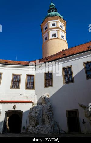 Le Château de Mikulov en Moravie du Sud, République tchèque, journée ensoleillée Banque D'Images