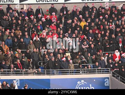 Cardiff, Royaume-Uni. 21 décembre 2024. Les fans de Sheffield United lors du match de championnat Sky Bet au stade de Cardiff City, Cardiff. Le crédit photo devrait se lire : Ashley Crowden/Sportimage crédit : Sportimage Ltd/Alamy Live News Banque D'Images