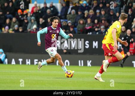 Burnley, Royaume-Uni. 21 décembre 2024. Hannibal Mejbri de Burnley en avant lors du match du Sky Bet Championship Burnley vs Watford à Turf Moor, Burnley, Royaume-Uni, 21 décembre 2024 (photo par Jorge Horsted/News images) à Burnley, Royaume-Uni le 21/12/2024. (Photo de Jorge Horsted/News images/SIPA USA) crédit : SIPA USA/Alamy Live News Banque D'Images