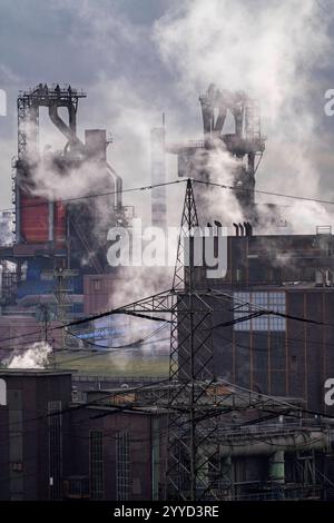 Panorama des ThyssenKrupp Steel Stahlwerk in Duisburg-Bruckhausen, die Hochöfen 8 und 9, NRW, Deutschland, ThyssenKrupp Steel Bruckhausen *** Panorama des aciéries ThyssenKrupp in Duisburg Bruckhausen, hauts fourneaux 8 et 9, NRW, Allemagne, ThyssenKrupp Steel Bruckhausen Banque D'Images