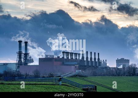 ThyssenKrupp Steel Werk Beeckerwerth, Am Rhein, hier befindet sich u.a. das Oxygenstahlwerk 2, Kaltwalzwerk, die Feuerbeschichtungsanlage, Duisburg NRW, Deutschland, ThyssenKrupp Steel *** ThyssenKrupp Steel Plant Beeckerwerth, sur le Rhin, où l'aciérie Oxygen 2, laminoir à froid, usine de revêtement par immersion à chaud, Duisburg NRW, Allemagne, ThyssenKrupp Steel est situé. Banque D'Images