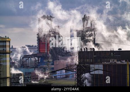 Panorama des ThyssenKrupp Steel Stahlwerk in Duisburg-Bruckhausen, die Hochöfen 8 und 9, NRW, Deutschland, ThyssenKrupp Steel Bruckhausen *** Panorama des aciéries ThyssenKrupp in Duisburg Bruckhausen, hauts fourneaux 8 et 9, NRW, Allemagne, ThyssenKrupp Steel Bruckhausen Banque D'Images