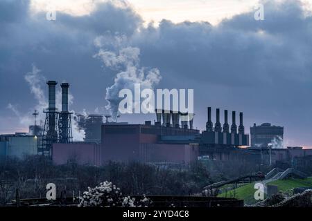 ThyssenKrupp Steel Werk Beeckerwerth, Am Rhein, hier befindet sich u.a. das Oxygenstahlwerk 2, Kaltwalzwerk, die Feuerbeschichtungsanlage, Duisburg NRW, Deutschland, ThyssenKrupp Steel *** ThyssenKrupp Steel Plant Beeckerwerth, sur le Rhin, où l'aciérie Oxygen 2, laminoir à froid, usine de revêtement par immersion à chaud, Duisburg NRW, Allemagne, ThyssenKrupp Steel est situé. Banque D'Images