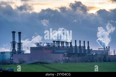 ThyssenKrupp Steel Werk Beeckerwerth, Am Rhein, hier befindet sich u.a. das Oxygenstahlwerk 2, Kaltwalzwerk, die Feuerbeschichtungsanlage, Duisburg NRW, Deutschland, ThyssenKrupp Steel *** ThyssenKrupp Steel Plant Beeckerwerth, sur le Rhin, où l'aciérie Oxygen 2, laminoir à froid, usine de revêtement par immersion à chaud, Duisburg NRW, Allemagne, ThyssenKrupp Steel est situé. Banque D'Images