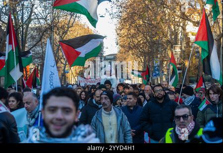 Milan, Italie. 21 décembre 2024. Manifeste pro Palestina per il cessate il fuoco nella striscia di Gaza partito da Piazzale Maciachini - Milano, Italia - Sabato, 21 Dicembre 2024 (foto Stefano Porta/LaPresse) manifestation pro-palestinienne pour le cessez-le-feu dans la bande de Gaza a commencé depuis Piazzale Maciachini - Milan, Italie - samedi 21 décembre 2024 (photo Stefano Porta/LaPresse) crédit : LaPresse/Alamy Live News Banque D'Images