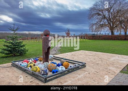 Ploegsteert World War One Trêve de Noël de l'UEFA Monument à la première Guerre mondiale Anglais - Allemands match de football joué dans No Man's Land à Hainaut, Belgique Banque D'Images