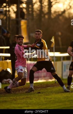 Henry Landers de Leamington et Stefan Mols de Curzon Ashton lors du match de la National League North entre Leamington et Curzon Ashton Banque D'Images