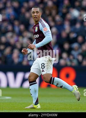 Birmingham, Royaume-Uni. 21 décembre 2024. Youri Tielemans d'Aston Villa lors du match de premier League à Villa Park, Birmingham. Le crédit photo devrait se lire : Andrew Yates/Sportimage crédit : Sportimage Ltd/Alamy Live News Banque D'Images